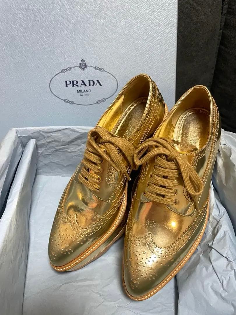 【希少♡美品】PRADA ソールが可愛いゴールド ローファー