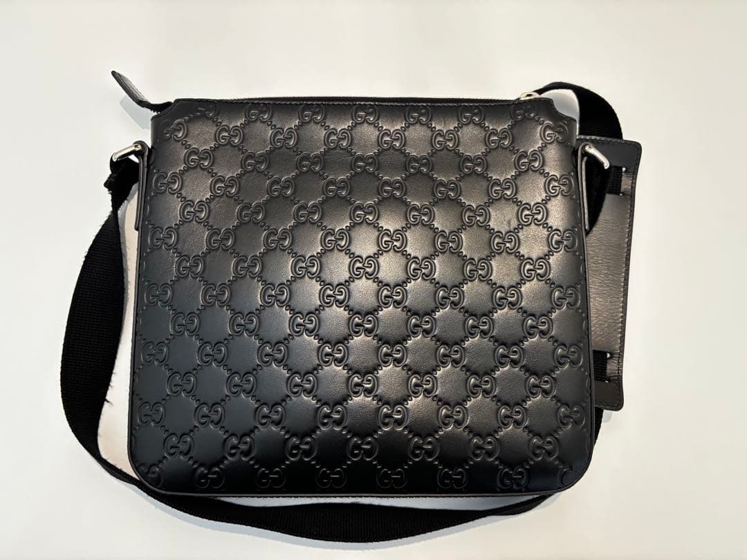 GUCCI ブラック ショルダーバッグ GGパターン