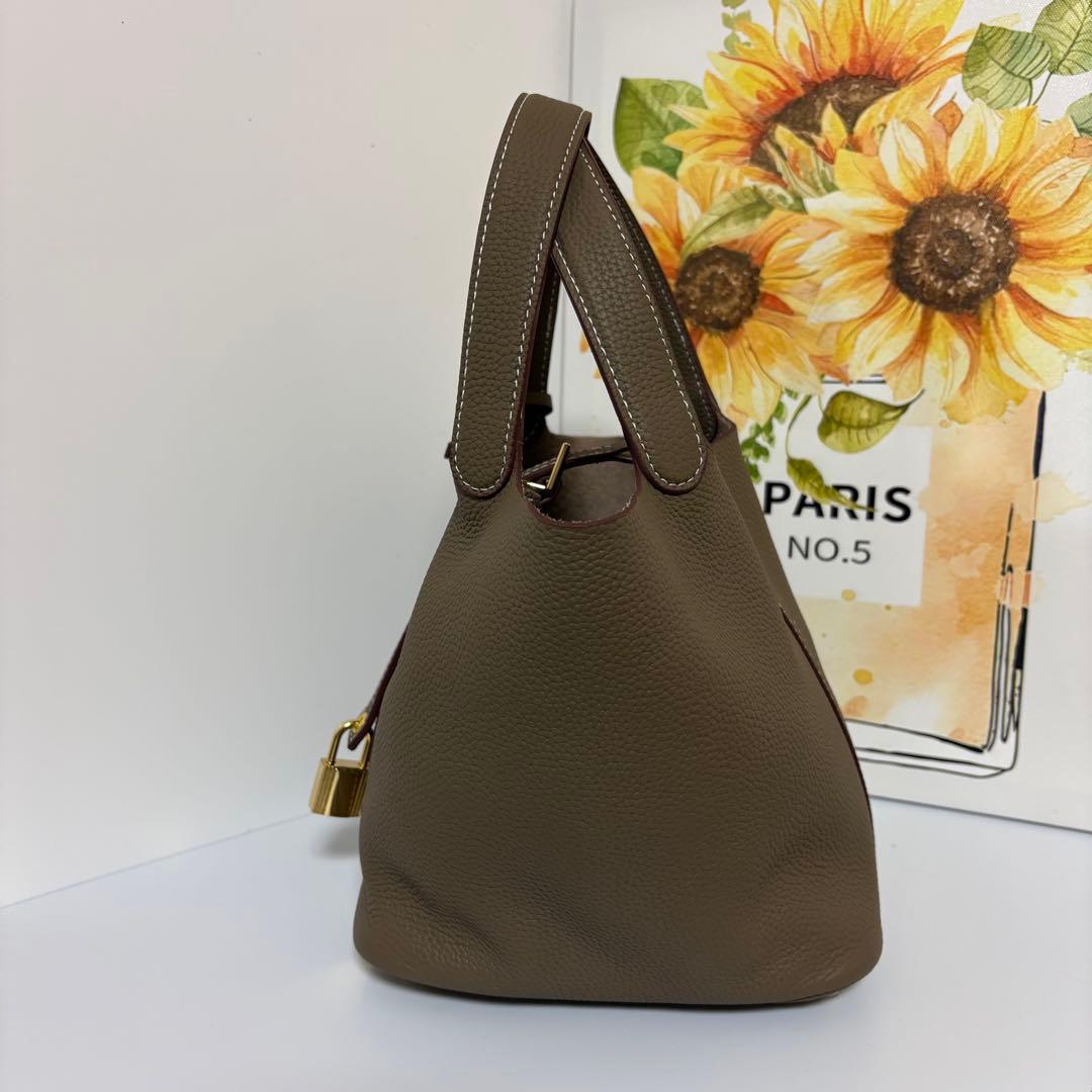 未使用品☆本革キューブバッグ グレージュ インナーバッグ付き　南京錠