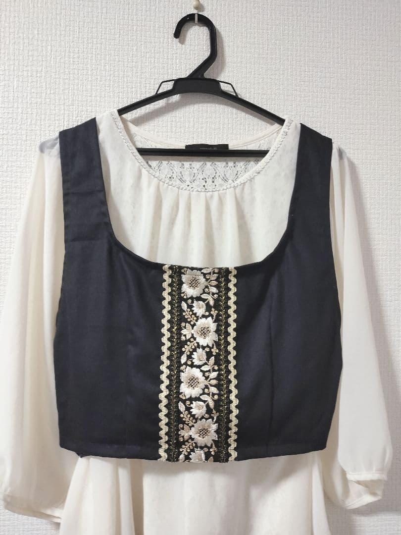 フォークダンスベストとスカート　ハンドメイド新品　フリーサイズ