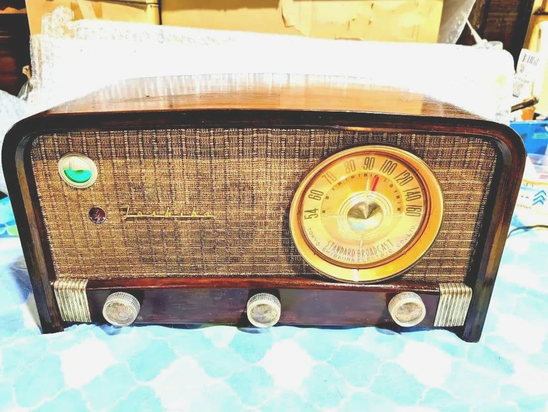 家族団らん昭和レトロ真空管ラジオ　マツダ614A　bluetooth