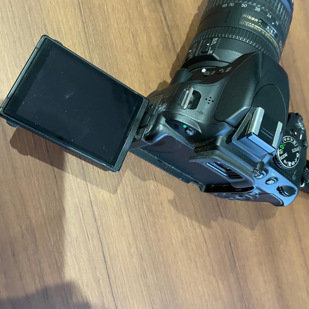 NIKON D5100 16-85mmズームレンズ 保護レンズ予備バッテリー付き