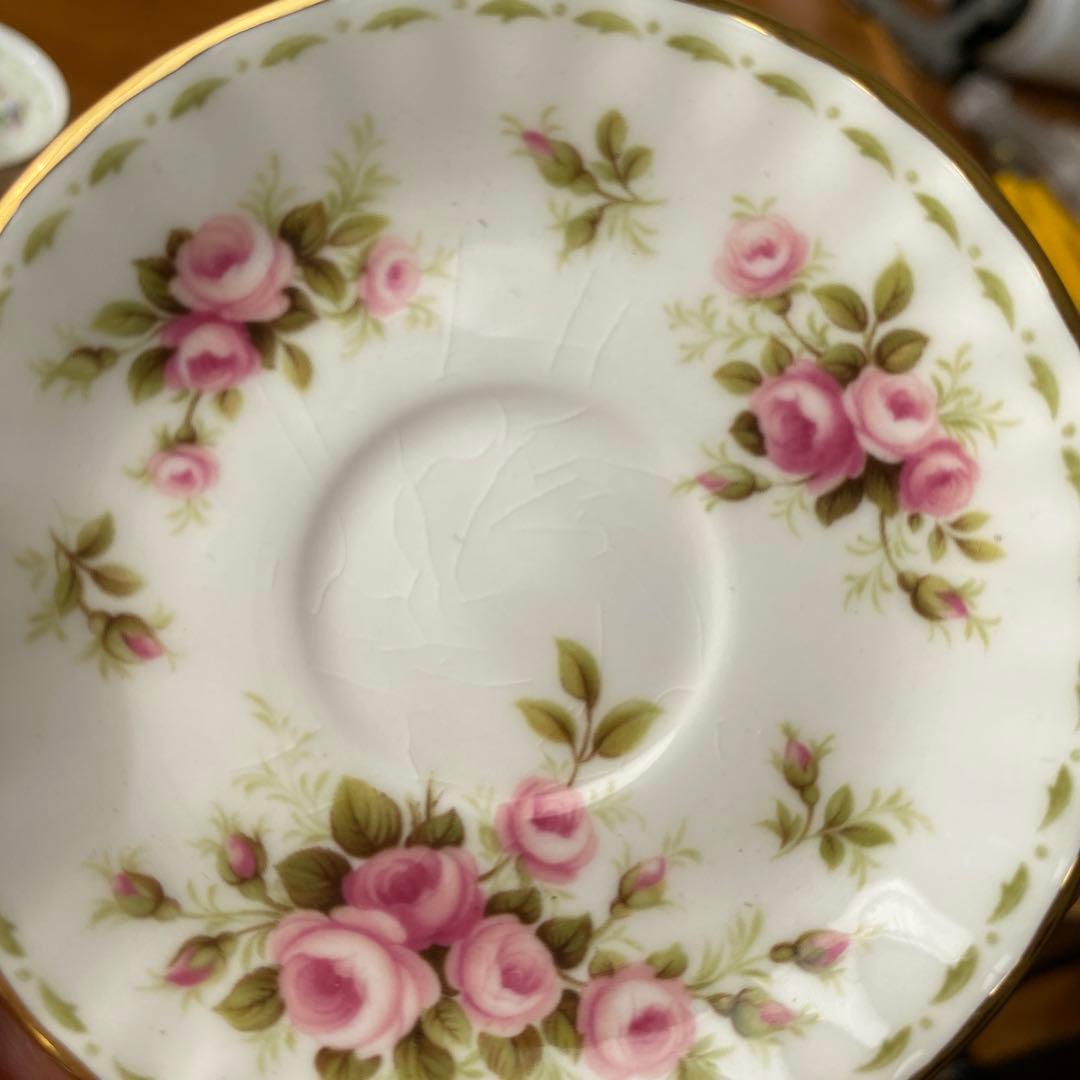 ロイヤルアルバート　フラワーオブザマンス　ミニチュア　カップ＆ソーサー