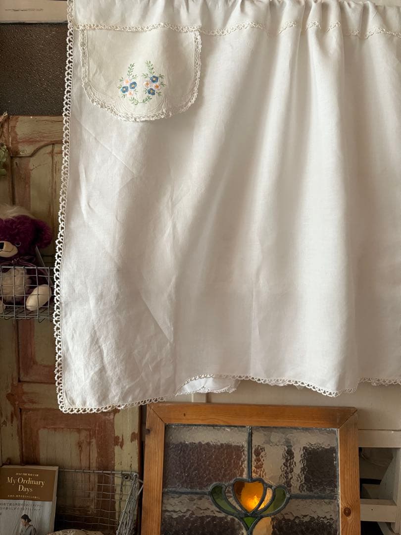フランスアンティークと可愛いドイリーのカーテン