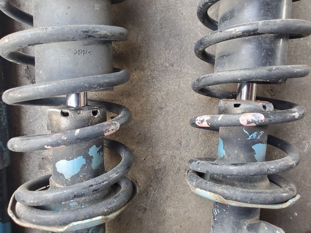 MH23S ワゴンR カヤバニューSR 1台分