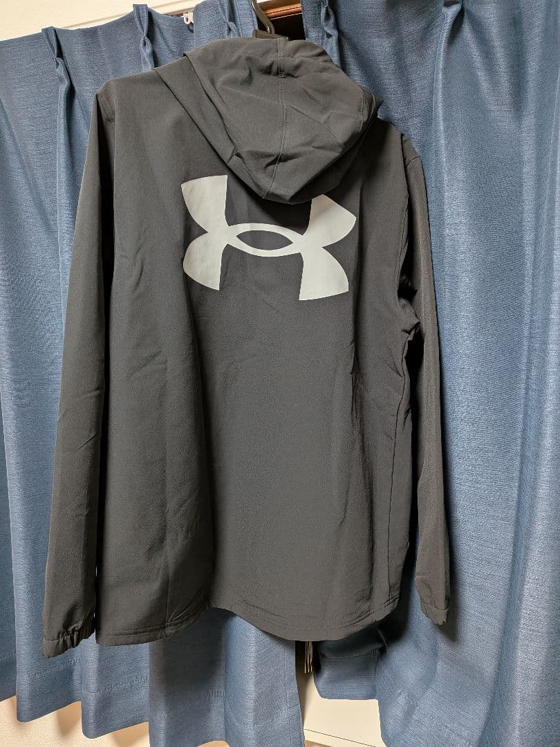 新品　UNDER ARMOUR ブラック ウィンドブレーカー