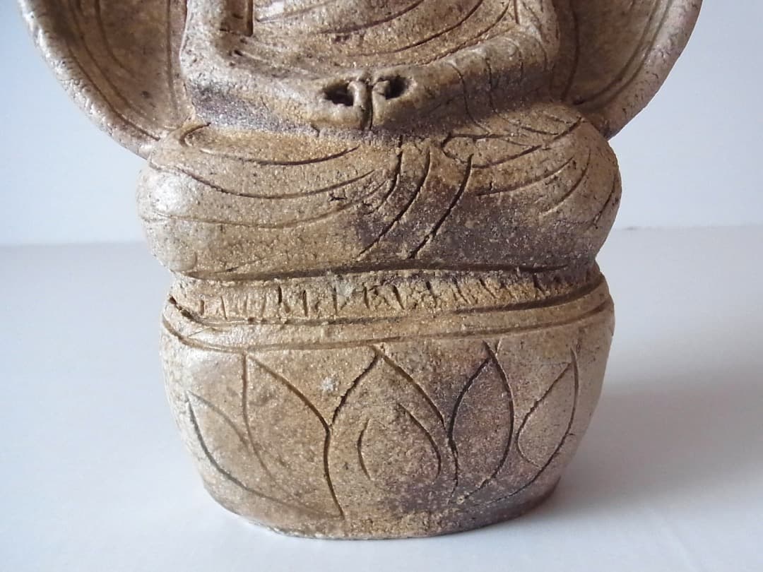 小嶋亜創『灰釉陶仏（大）』初期伊万里 李朝 古唐津 黒高麗 オンギ くらわんか