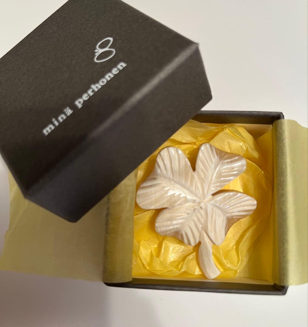 mina perhonen ブローチ　クローバー　水牛　正規品