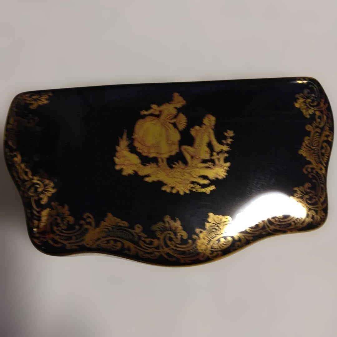 フランスリモージュ黒色金装飾波状蓋ボックス　10.5 センチ9センチ