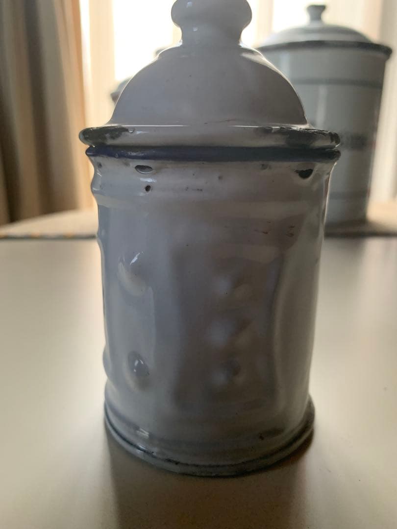 フランスアンティーク　小さなぽってり可愛いホーローのキャニスター2個セット！