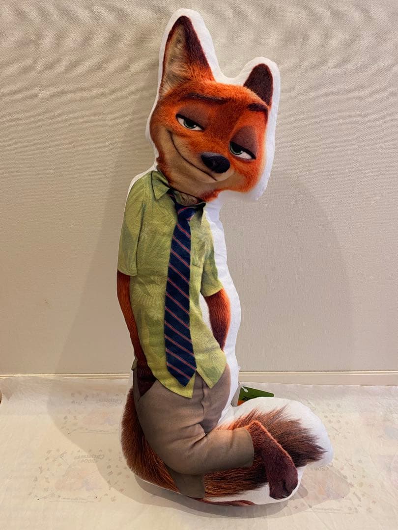 ズートピア ニック ダイカットクッション ディズニーストア