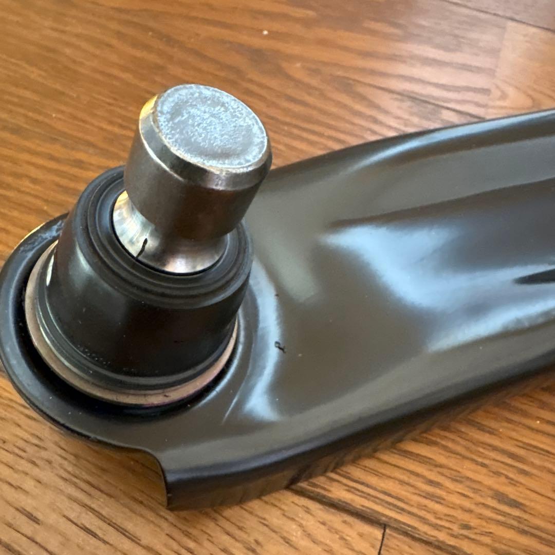 日産　エクストレイル　DNT31純正ロアアーム左右セット　取り付けボルト、ナット