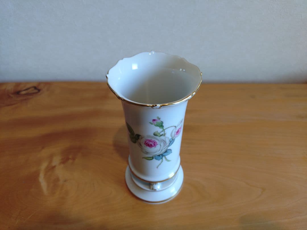 【希少】【マイセン】ホワイトローズ 金彩フラワーベース（花瓶）（日本未輸入品）