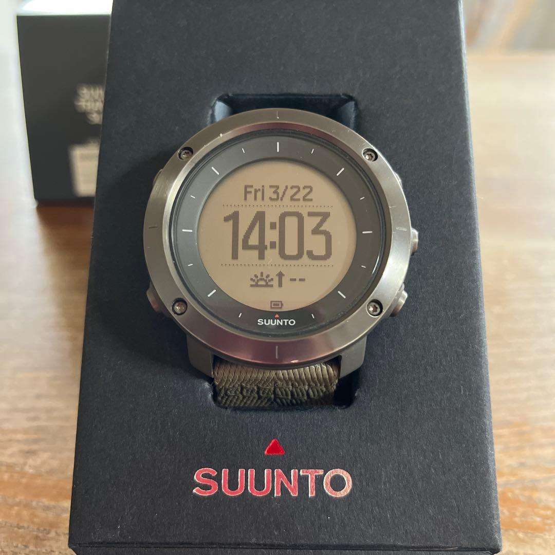美品 SUUNTO TRAVERSE SLATE デジタル腕時計 USB充電式