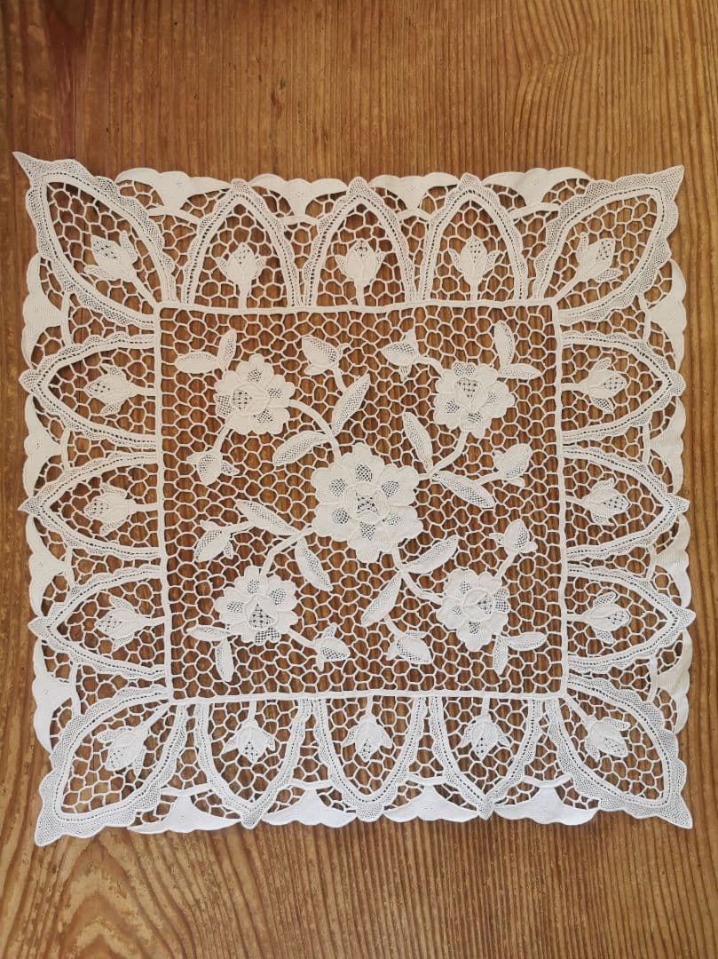 アンティーク イタリア ポワンドヴェニスローズ 薔薇と蕾 リネンレースランナー◽