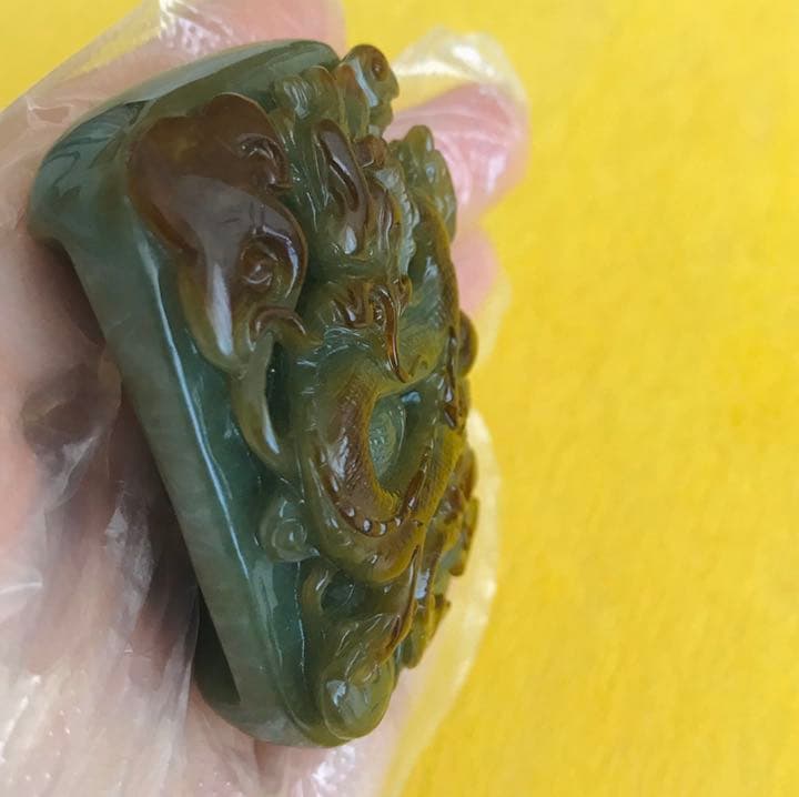 ヒスイ(翡翠) ホータン(和田玉)  龍　龍紋　浮彫空彫透彫　掛物　アンティーク