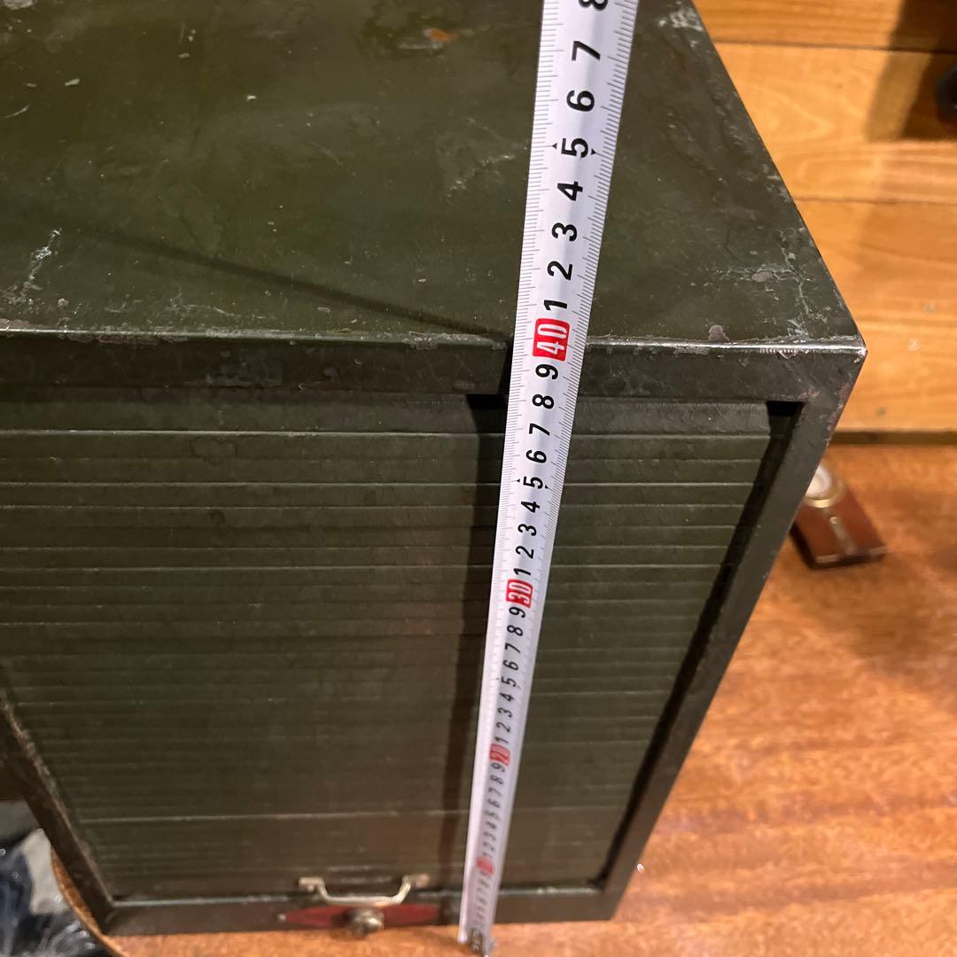 ヴィンテージ　アイアンキャビネット