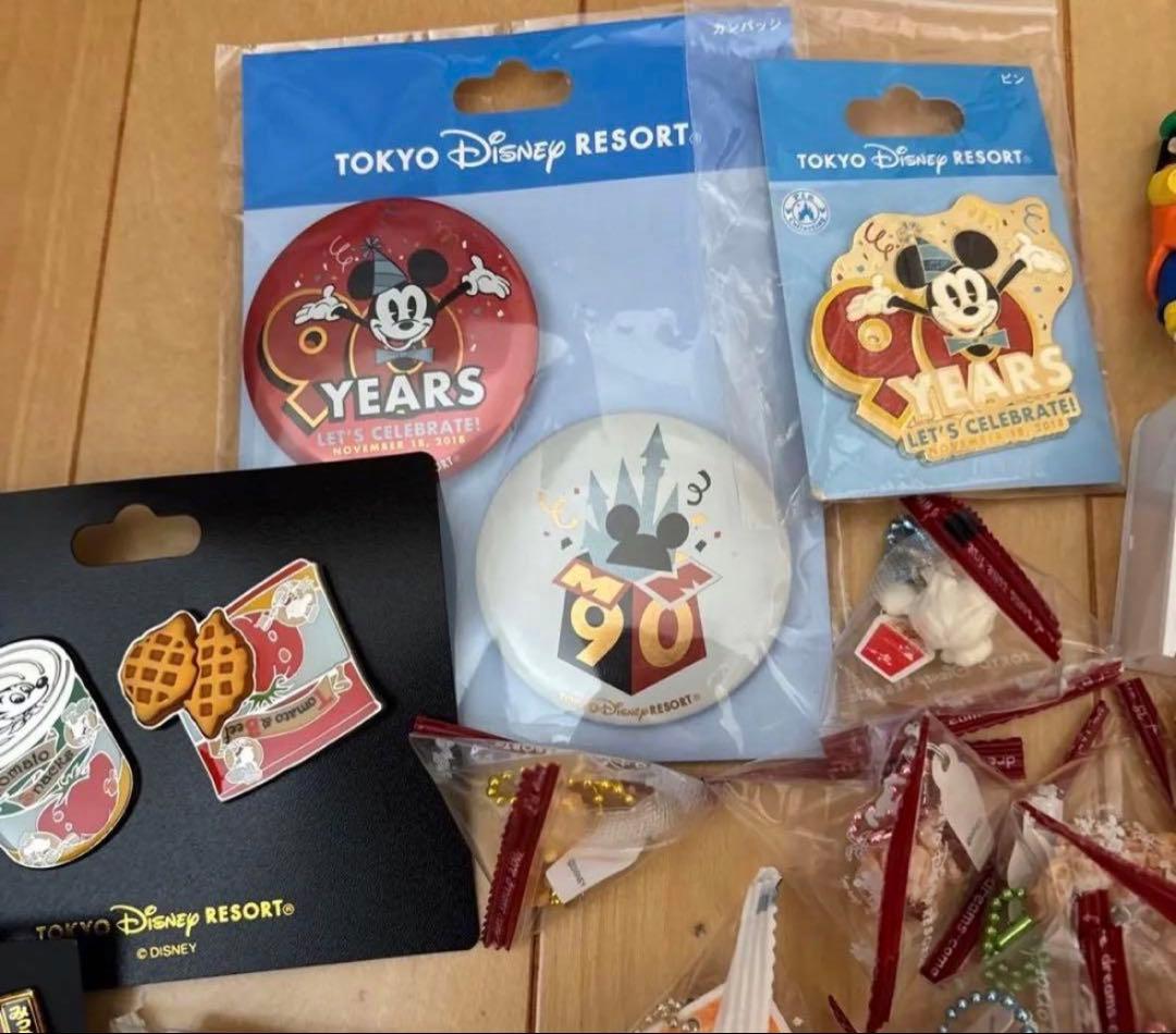 ディズニー　ロジャーラビット　チップ　デール　ミニチュアフィギュア　ピンバッジ