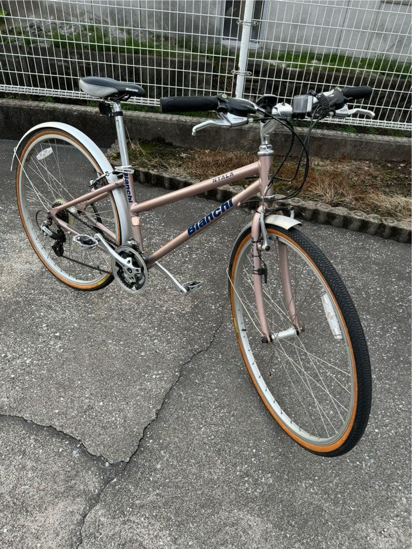 稀少アルミフレーム　Bianchi クロスバイク 700C ピンク