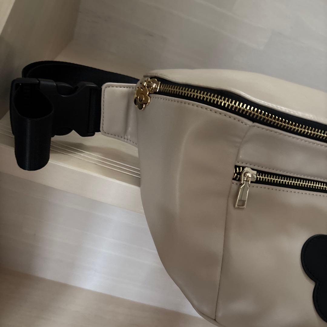 ら*ん様 マリークワント フロントポケットデイジーパッチ ボディバッグ ベージュ