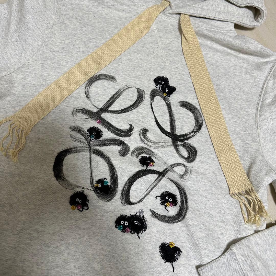 LOEWEススワタリフーディーXS ユニセックス　千と千尋の神隠し