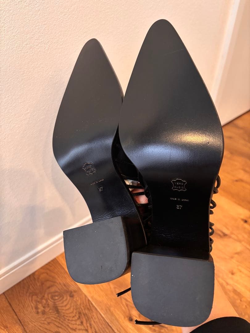 untishold klara ブラック 37