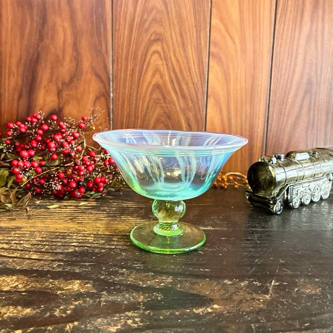 骨董　時代ガラス　希少　若草色　乳白色暈し　桃色千段巻き　氷コップ　ウラン