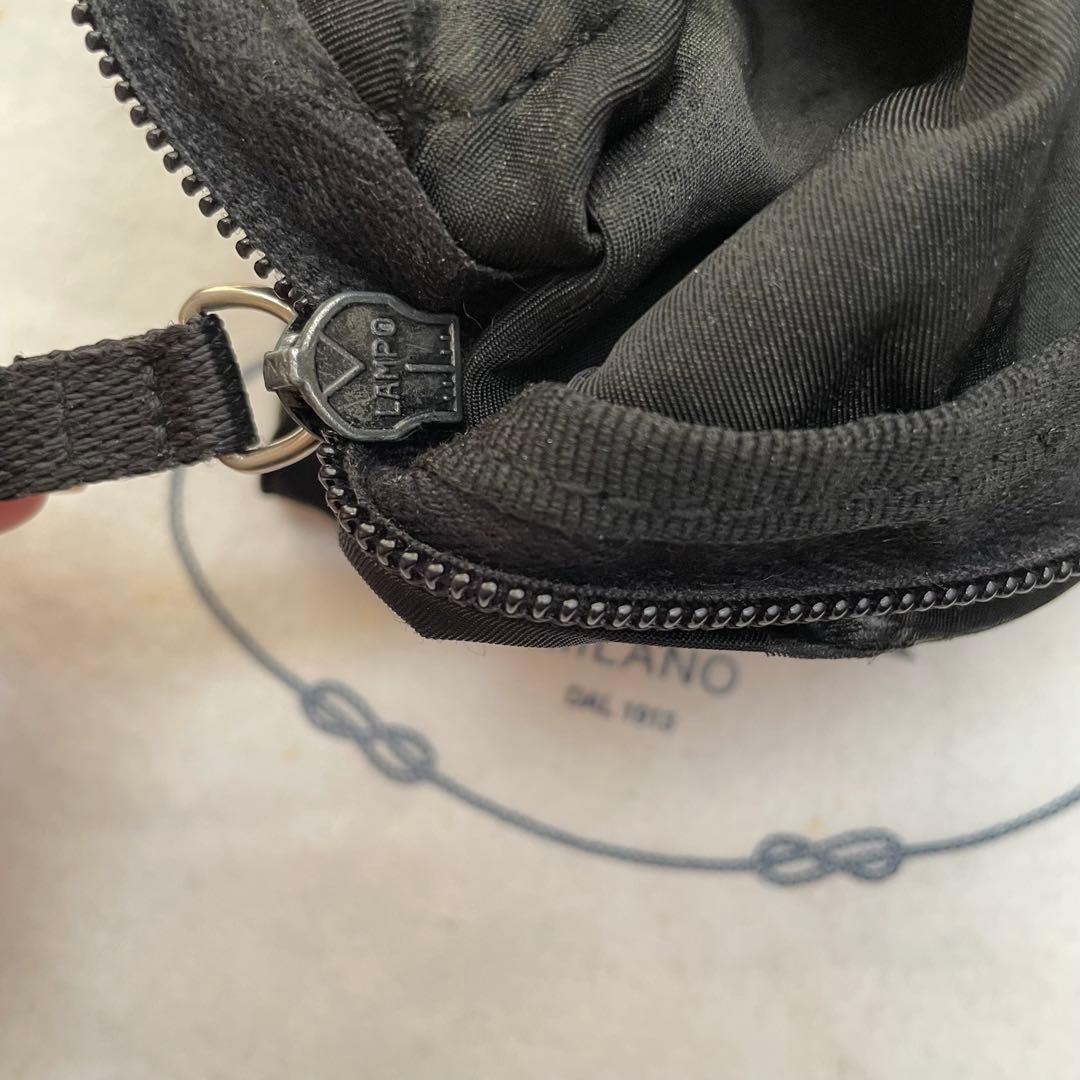 PRADA ブラック ボディバッグ 黒 ナイロン ウエストポーチ　プラダ