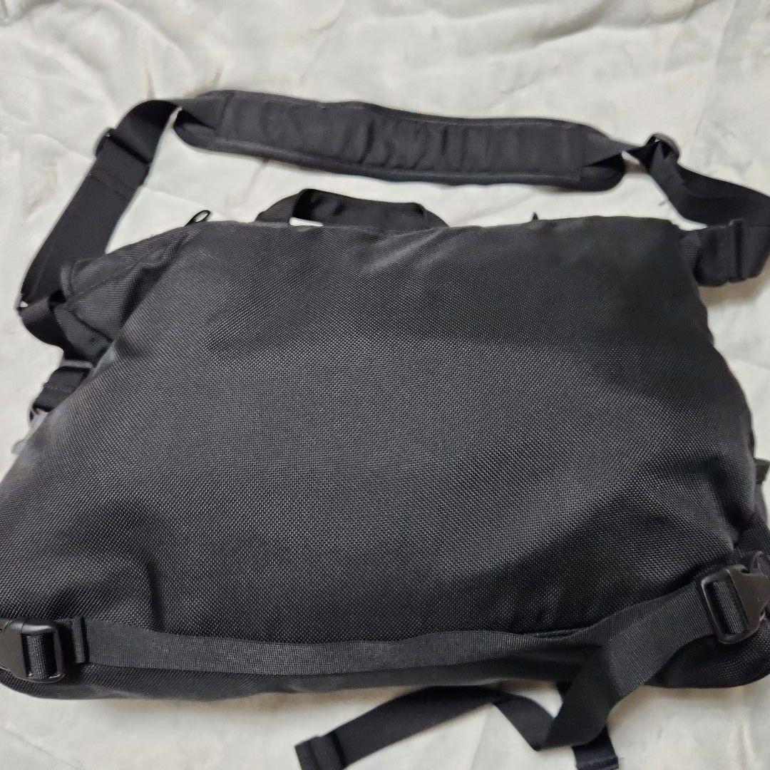 patagonia ブラック メッセンジャーバッグ　ハーフマス