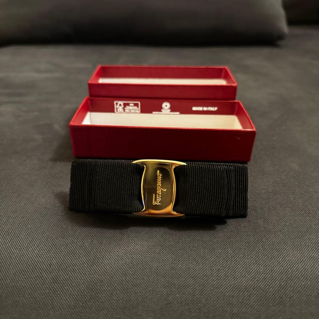 【お値下げしました】フェラガモ　リボン　バレッタ