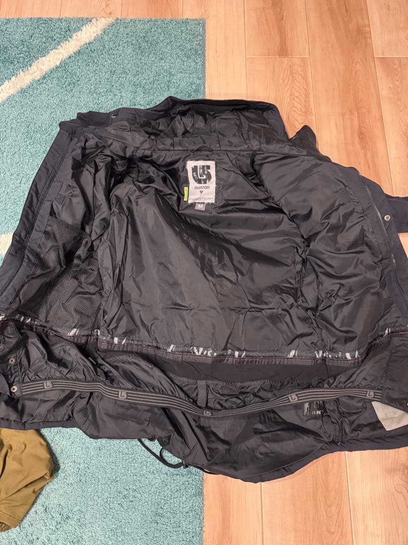 Burton The White Collection Mサイズ　スノボ　ウェア
