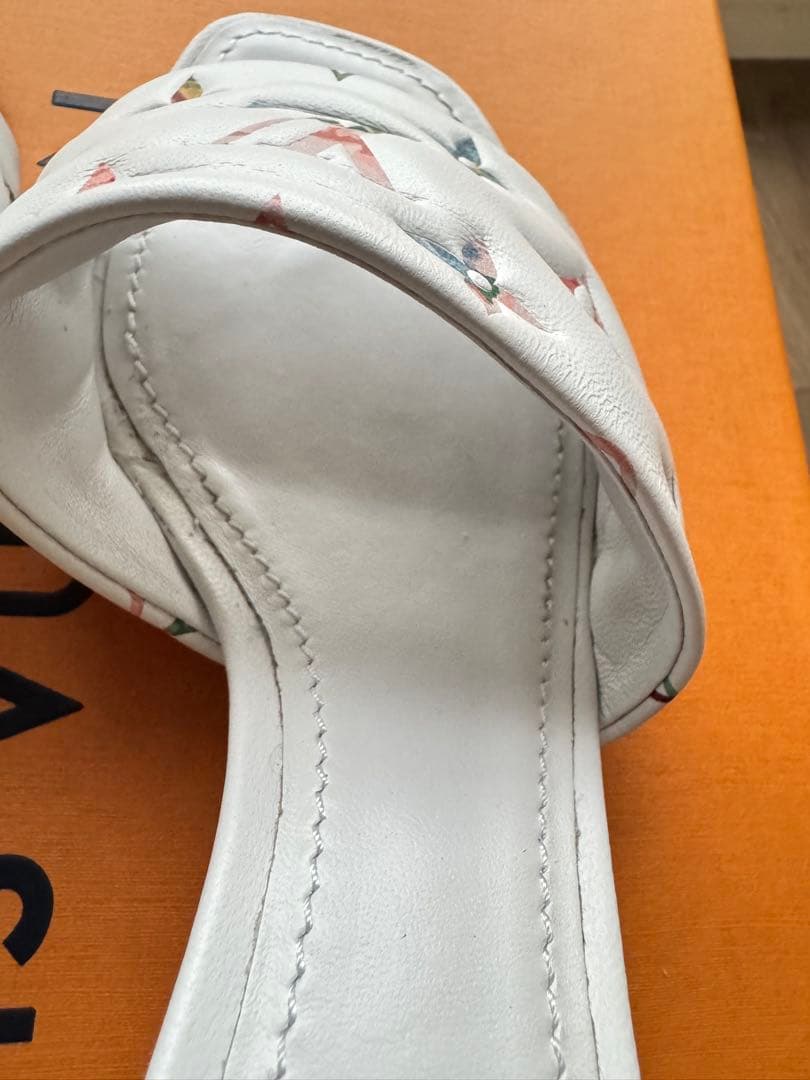 LOUIS VUITTON ホワイト ミュール　みこ