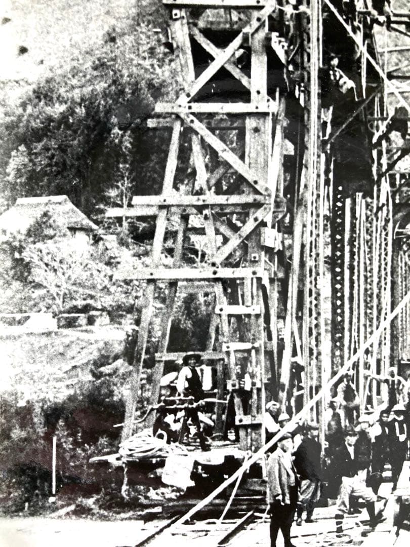 球磨川第一橋梁　鉄道橋の建設 モノクロ写真 ③