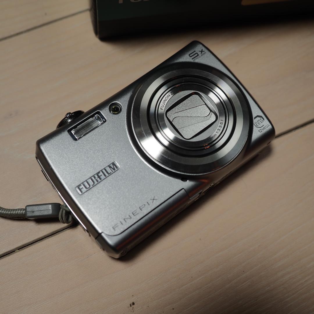 FUJIFILM FINEPIX F100fd シルバー 箱付