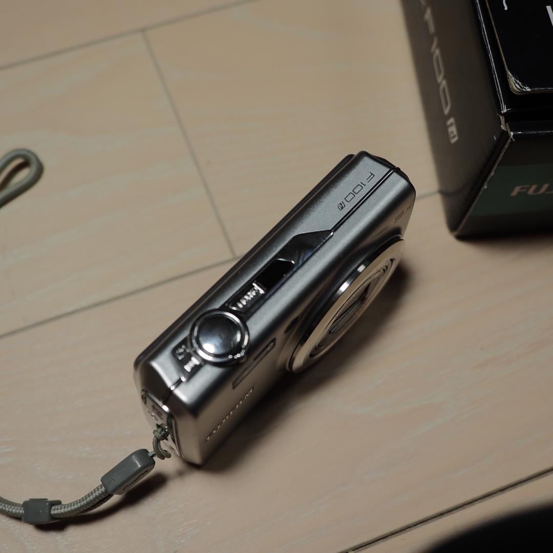 FUJIFILM FINEPIX F100fd シルバー 箱付