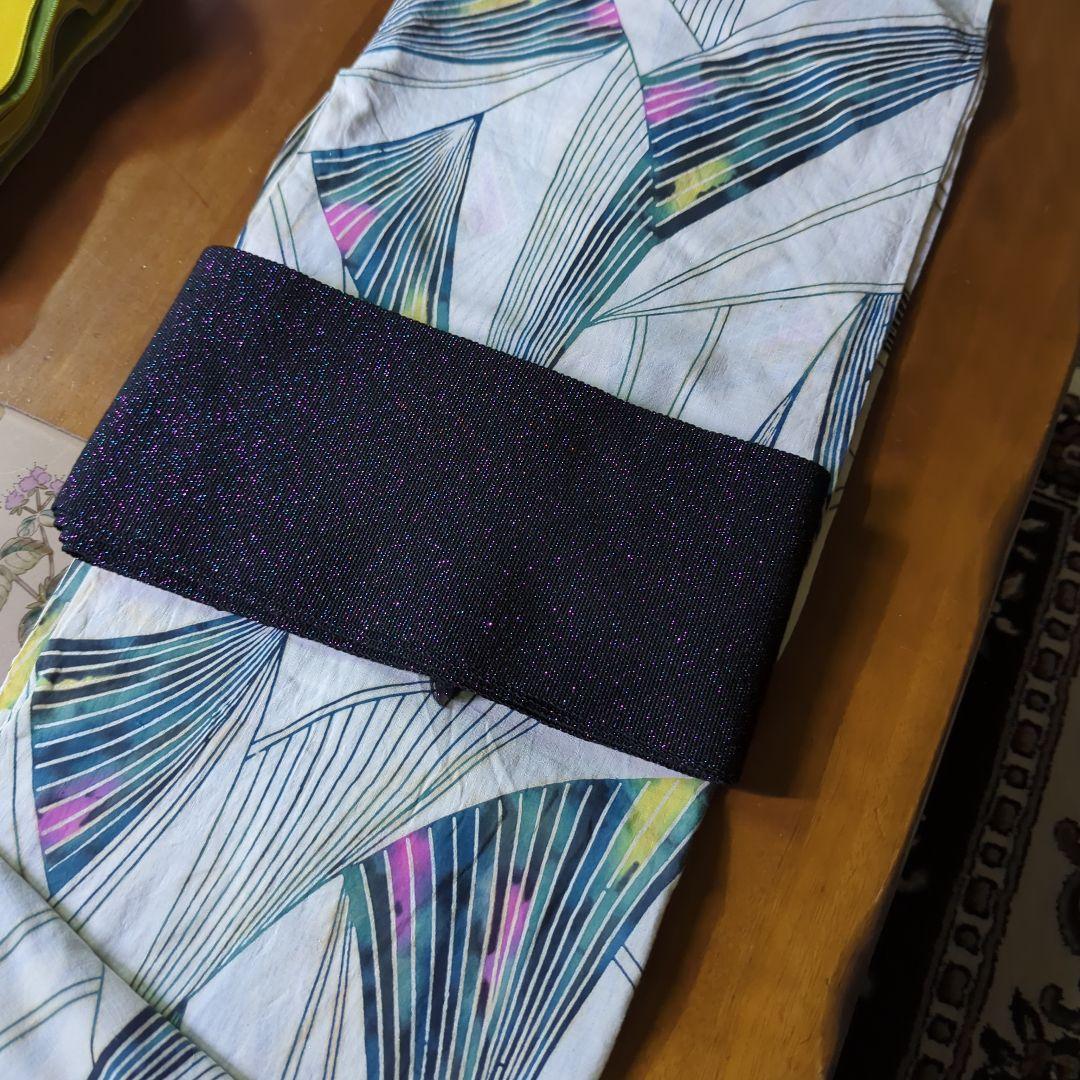 乳白色の地に描かれました美しい線模様が雰囲気のあるアンティーク、注染めの浴衣です