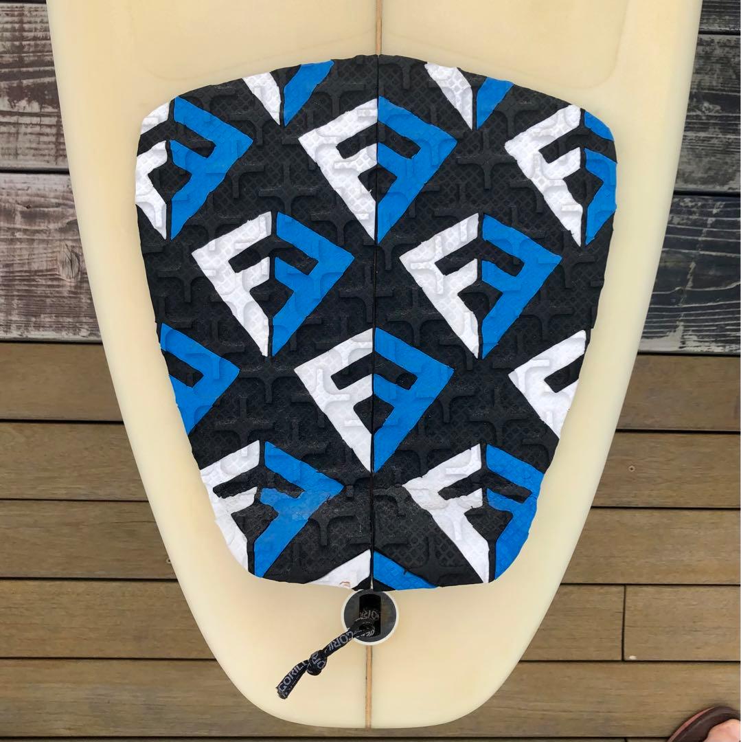 良品訳ありSWELLサーフボード6'2\"クリスタルデッキグリップハードケース付き