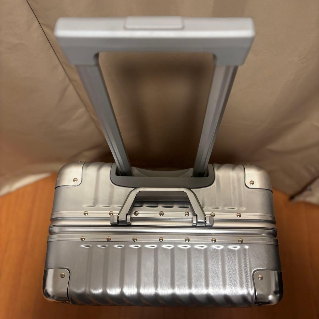 【美品】60L ABS＋PC 素材 ハードキャリー TSAロック ストッパー付き