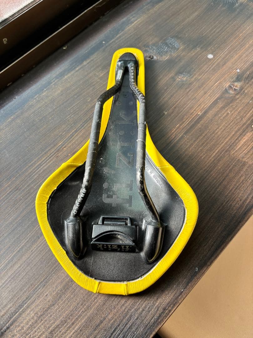 fizik サドル ANTARES ツールドフランスマイヨジョーヌモデル