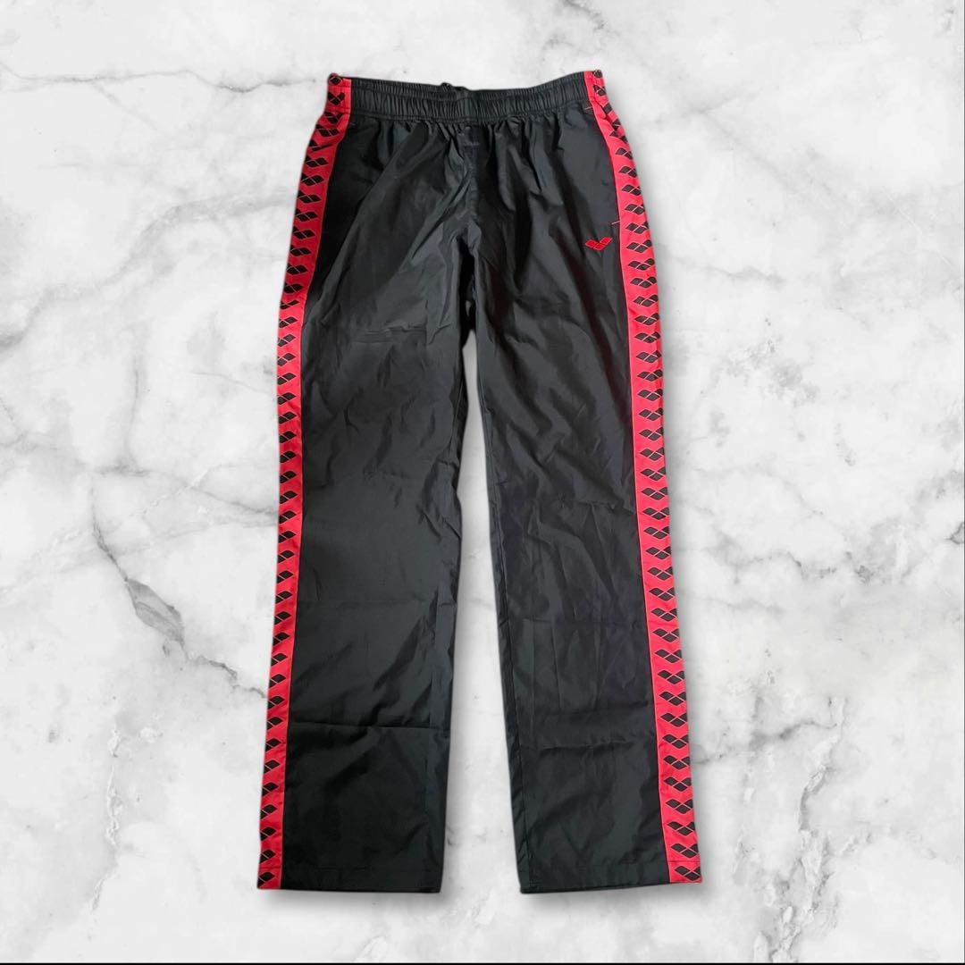 新品未使用 arena アリーナ ウィンドブレーカー ブラック/レッド