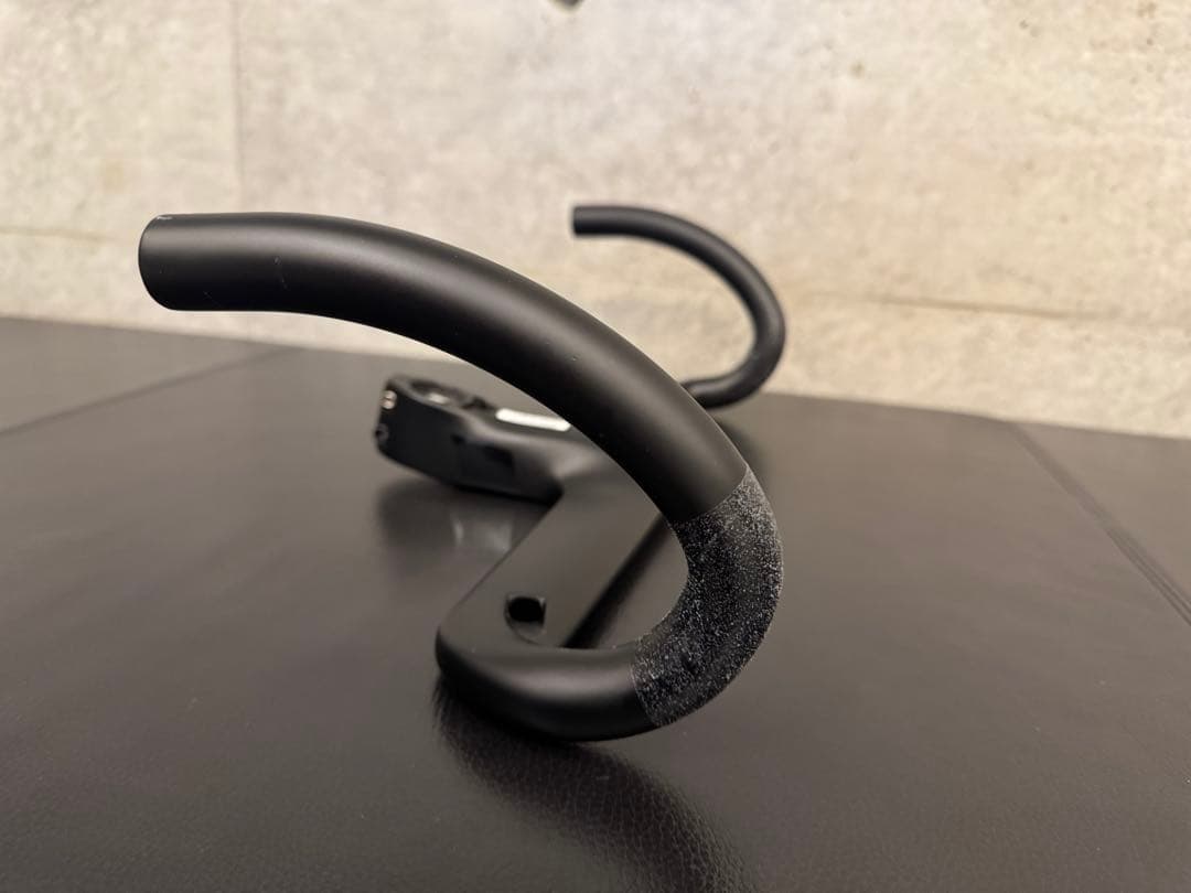 BLACK INC 一体型エアロバーステム AB02 400/90mm