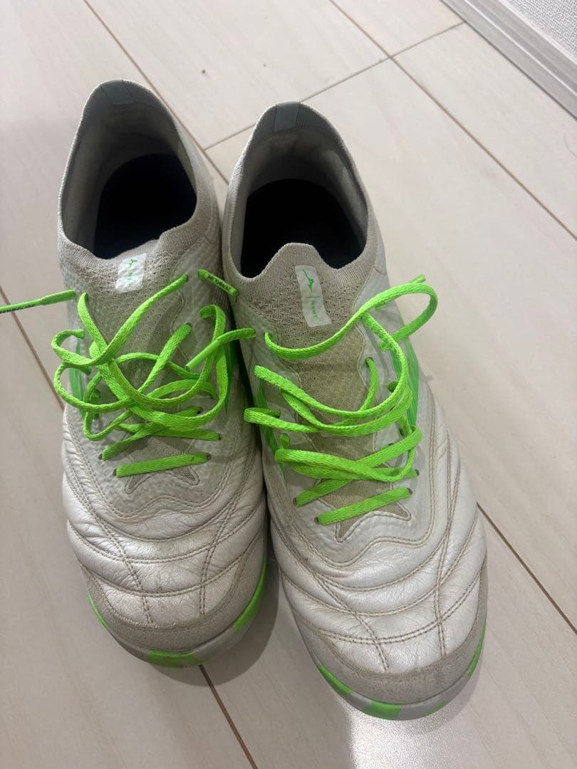 ミズノ モレリアNEOiV β スパイク トレシュー26.5