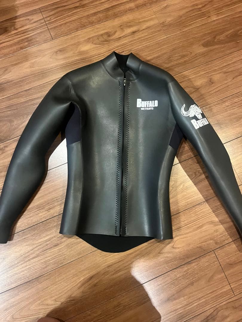 BUFFALO ウェットスーツ タッパー