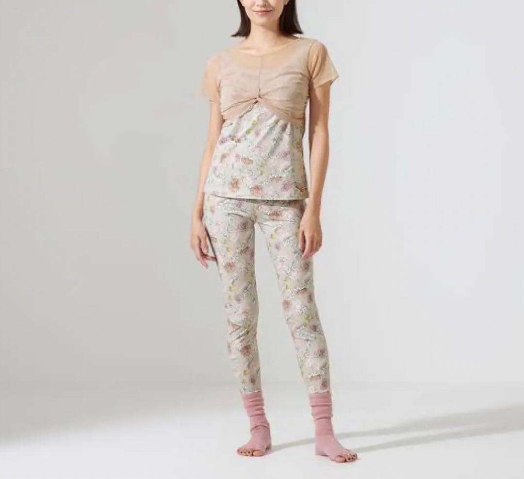 ベージュ アザミプリント　セットアップ　ヨガウェア