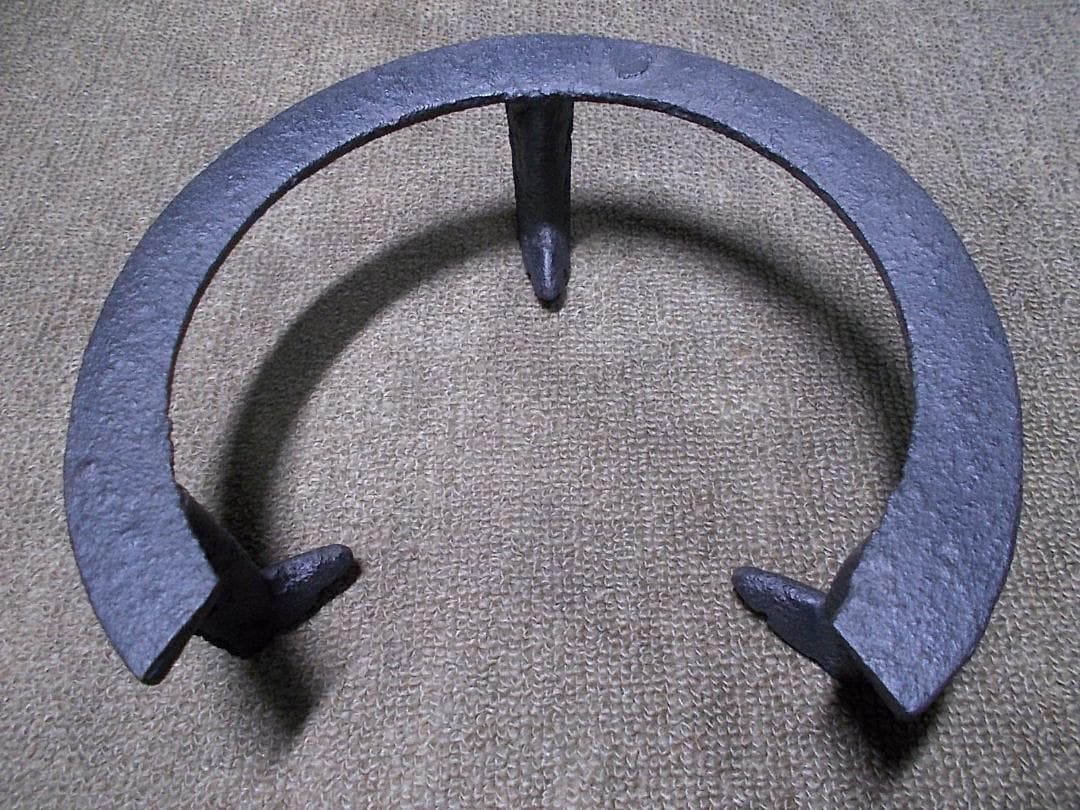 茶道具 鉄鋳物 茶釜 未使用五徳 風炉 桜地紋 底瓦 送料込み