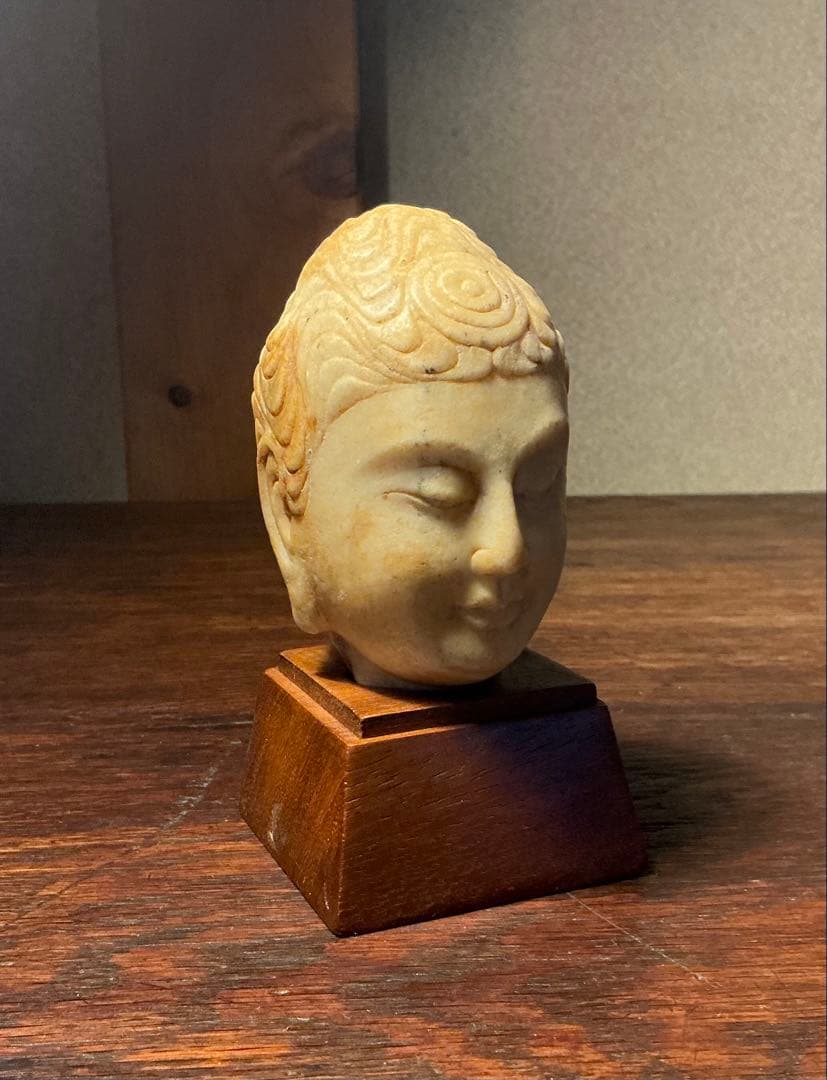 o*0様 仏頭　台付き　高さ約11.6cm　中国石仏