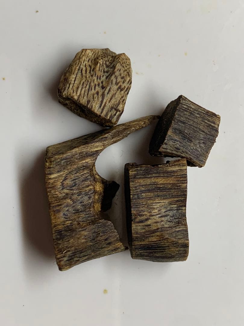 極上緑油伽羅 沈香原木 黒伽羅 香木 重さ:3.1g