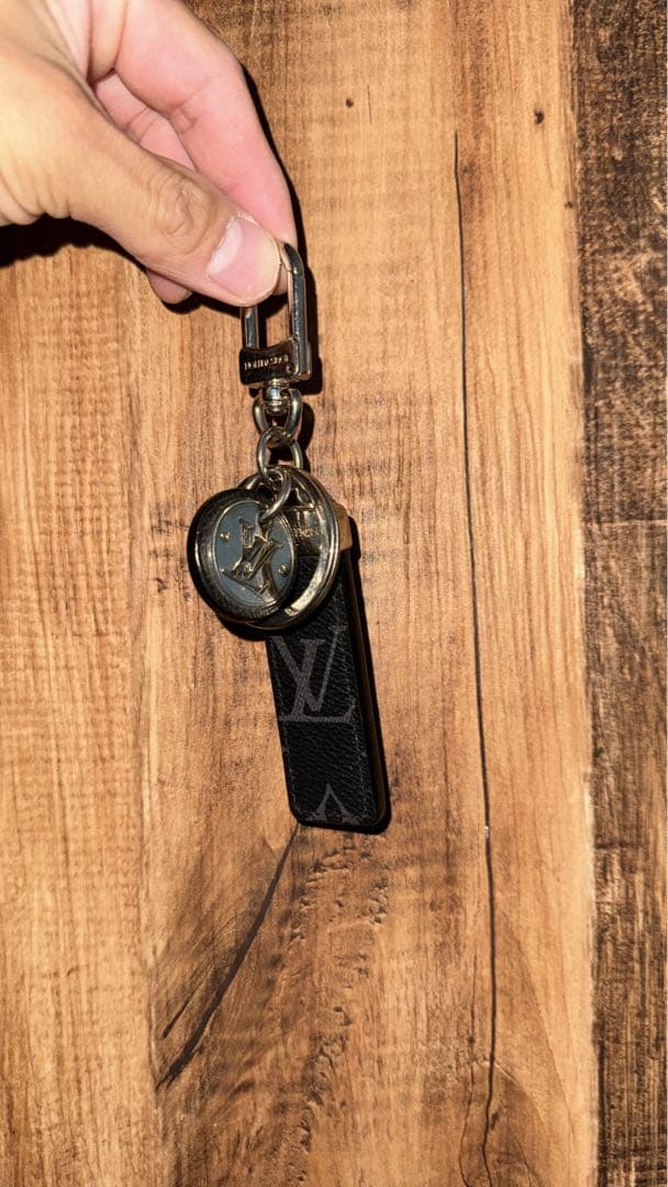 Louis Vuitton ブラック レザー キーリング