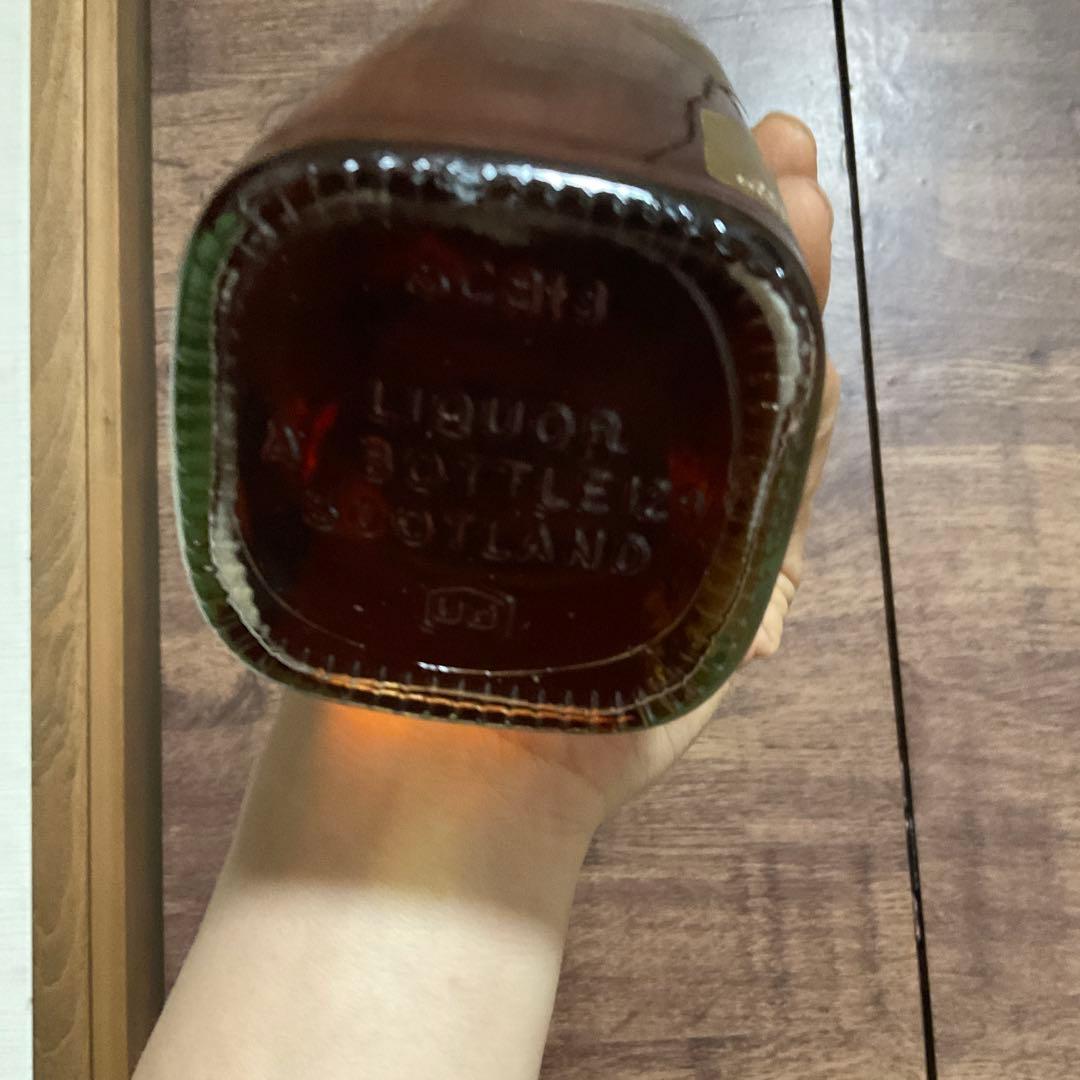 ウィスキー古酒　ジョーウォーカーブラックラベル　金黒キャップ　白紋章2本セット