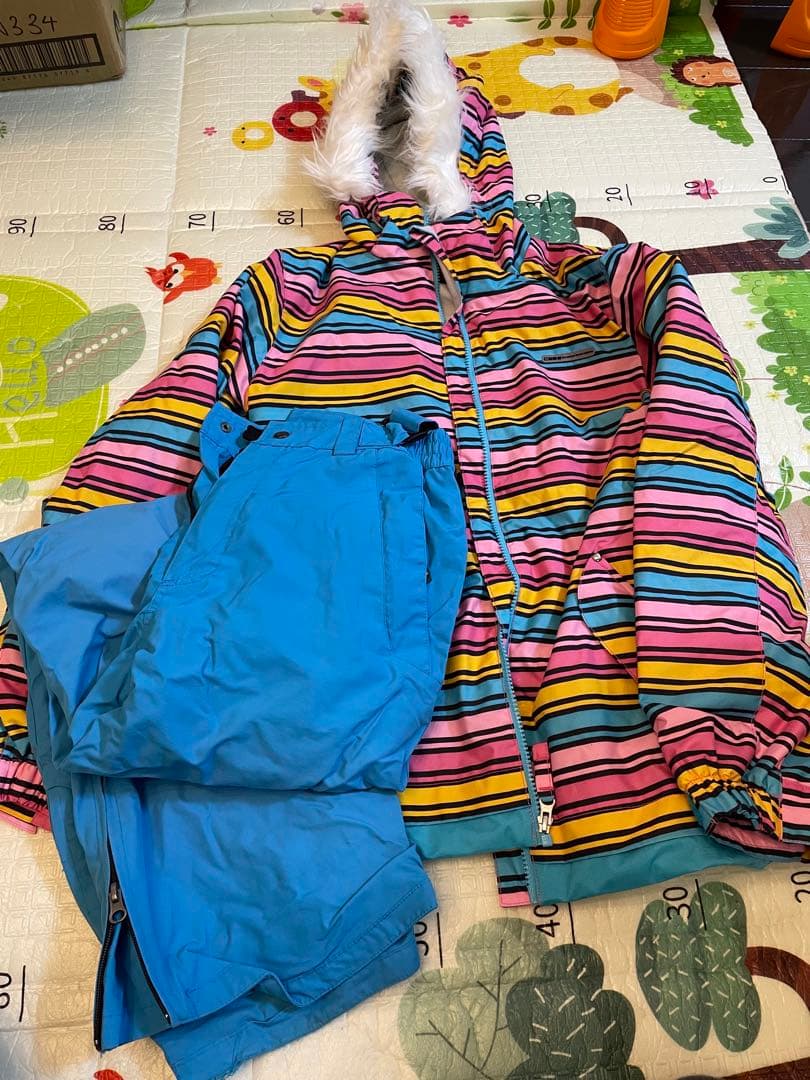 スノーボード身長157〜160cmとブーツ23.5cmとウェア上11サイズ